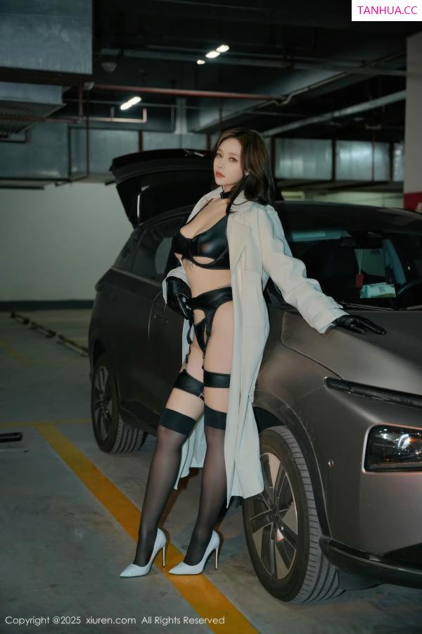 小娜比  [XiuRen]高清写真图 2025.12.30 No.11176 娜比 黑色情趣内衣第9张图片
